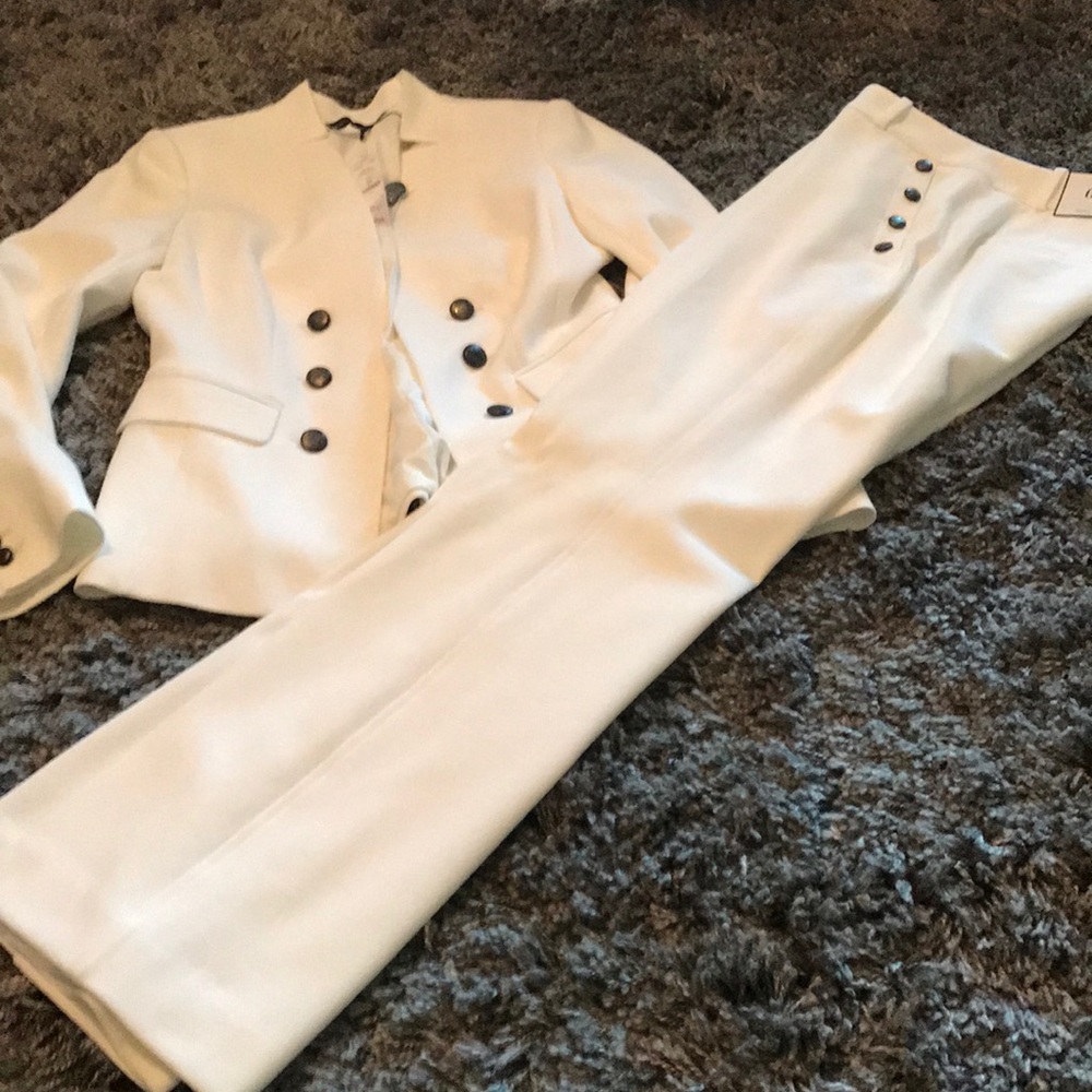 The picture says it all! 2-pc BOMBSHELL pantsuit!